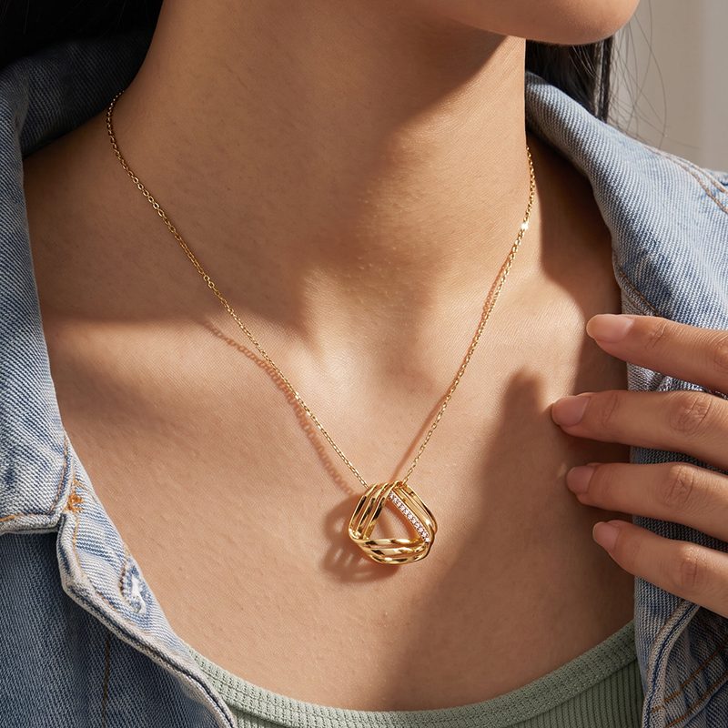 Ivanda Pavé Triangle Pendant Necklace Gold Stainless Steel CH260911-10 Ivanda Pavé Triangle Pendant Necklace Gold Stainless Steel CH260911-10 - view 5