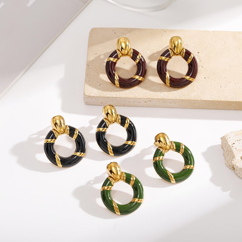 Ivanda Black Enamel Hoop Earrings with Gold Wrap YHTSE-2608100 Ivanda Black Enamel Hoop Earrings with Gold Wrap YHTSE-2608100 - view 2
