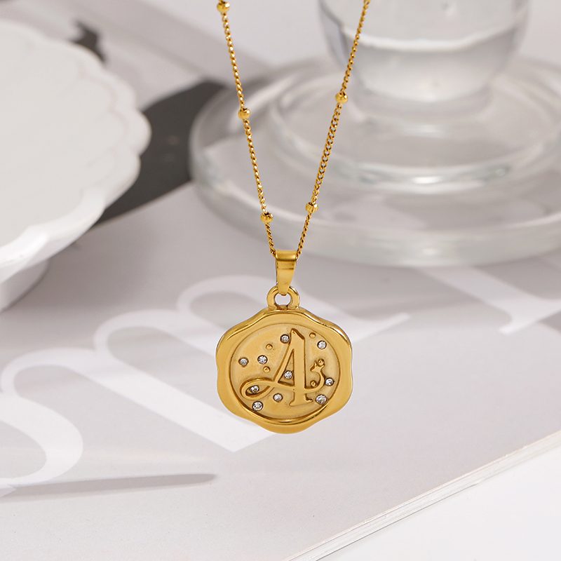 Ivanda Interlocking Circles Pendant Necklace Gold CH1938 Ivanda Interlocking Circles Pendant Necklace Gold CH1938 - view 3