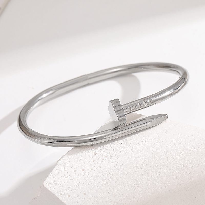Ivanda Silver Bangle Bracelet Nail Head Design CH1933 Ivanda Silver Bangle Bracelet Nail Head Design CH1933 - view 3