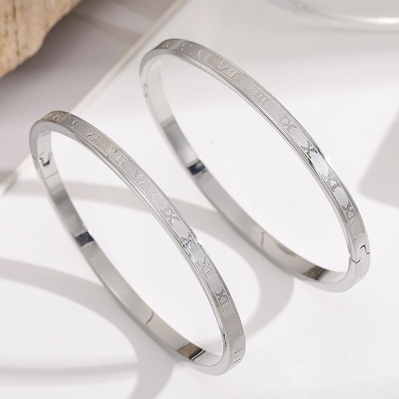 Ivanda Slim Silver Bangle Engraved Stainless Steel CH1937 Ivanda Slim Silver Bangle Engraved Stainless Steel CH1937 - view 3