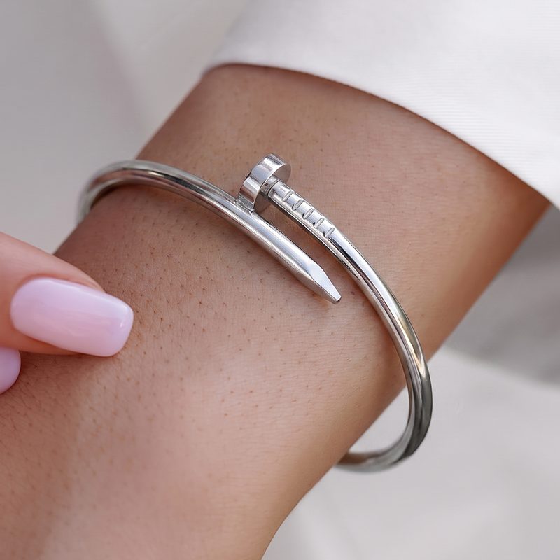 Ivanda Silver Bangle Bracelet Nail Head Design CH1933 Ivanda Silver Bangle Bracelet Nail Head Design CH1933 - view 5