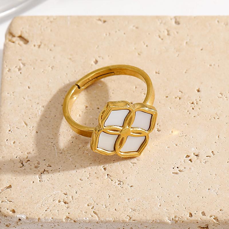 Ivanda White Enamel Four-Leaf Clover Ring PVD 18K Gold Plated Stainless Steel CH1921 Ivanda White Enamel Four-Leaf Clover Ring PVD 18K Gold Plated Stainless Steel CH1921 - view 4