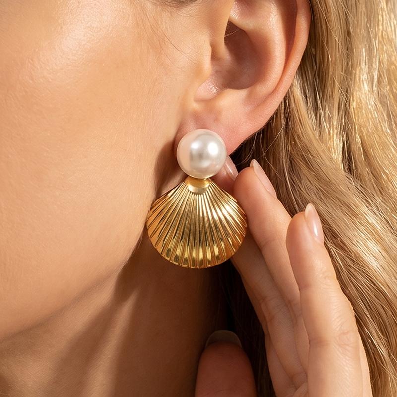 Ivanda Shell & Pearl Stud Earrings PVD 18K Gold Plated Stainless Steel CH1923 - view 2