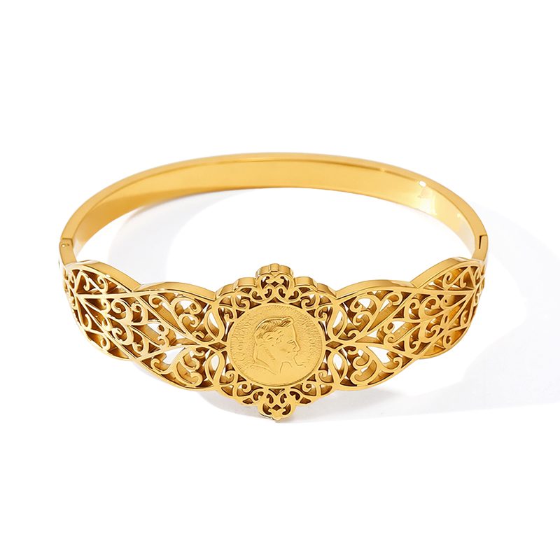 Ivanda Pavé Starfish Bangle Gold CHOB-1976-J-W - view 5