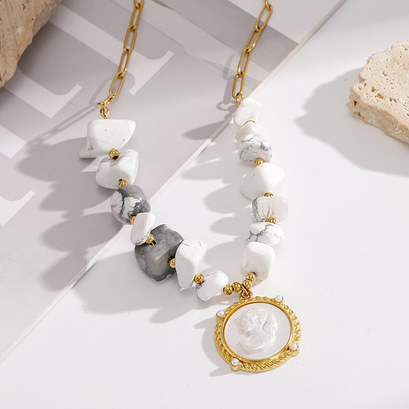 Ivanda Baroque Pearl Medallion Necklace CHXL02669-1 Ivanda Baroque Pearl Medallion Necklace CHXL02669-1 - view 6