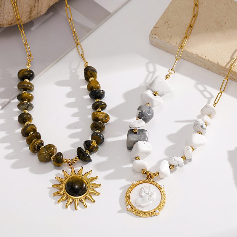 Ivanda Baroque Pearl Medallion Necklace CHXL02669-1 Ivanda Baroque Pearl Medallion Necklace CHXL02669-1 - view 5